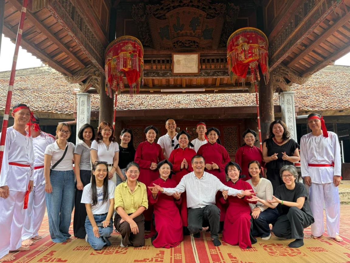 làng cổ Hùng Lô